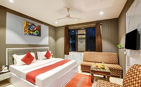 Hotel Heritage Home -3 Mins Walk From Metro And 5 Mins From Rail Station